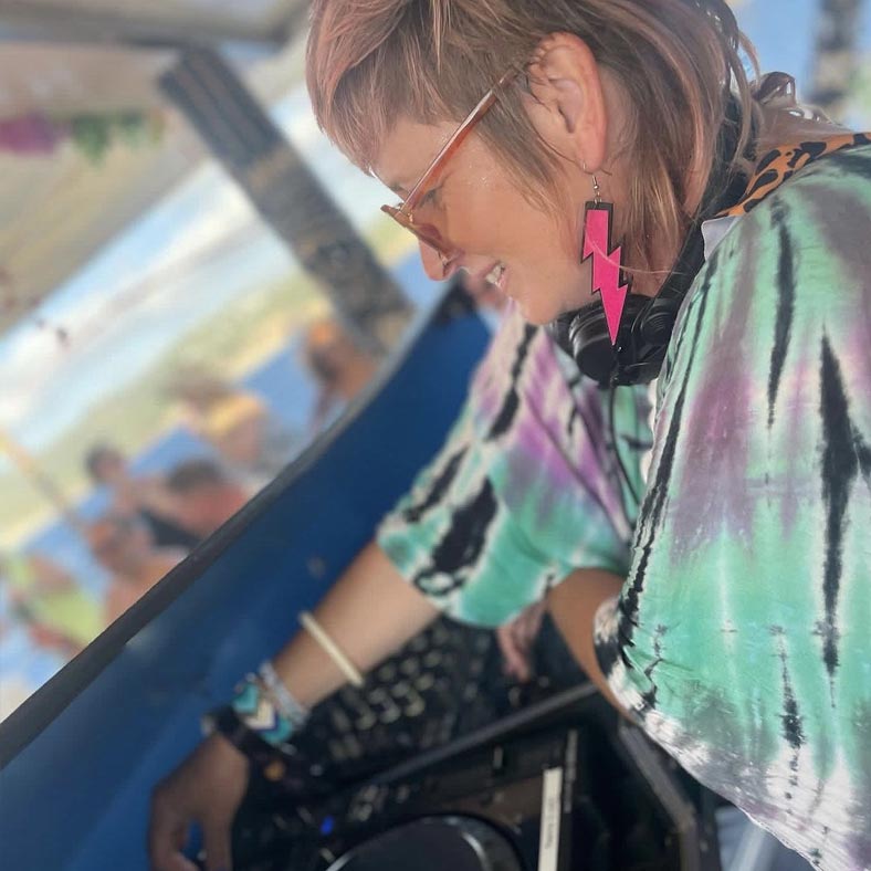 The Rhodos Bar - Fridays DJ Lady Eliza from 5 – 9pm après - Morzine Bar The Rhodos Bar - Fridays Curry Night - Morzine Bar